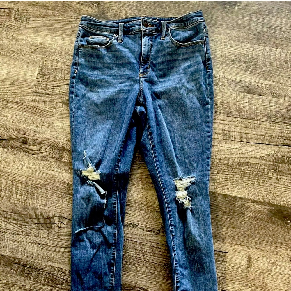 Universal Thread Distressed Skinny Jeans